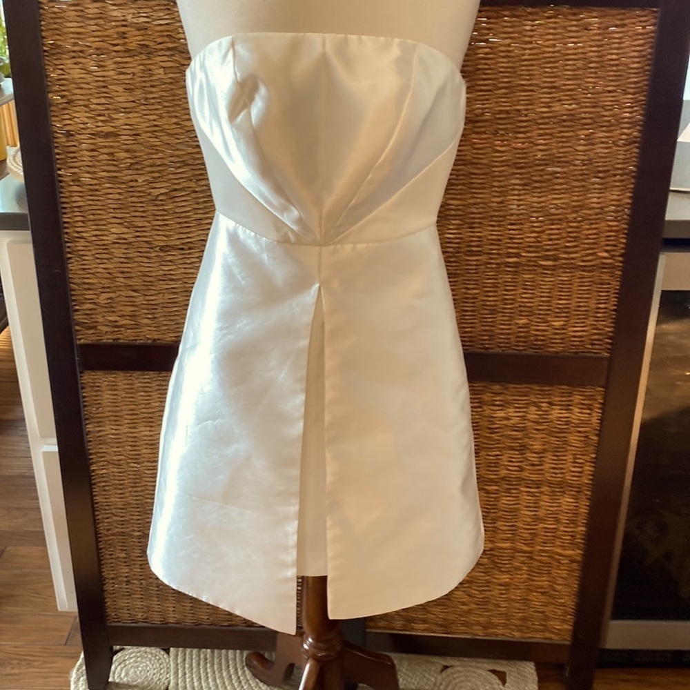 Phoebe cream Sz 4 strapless polyester formal dress